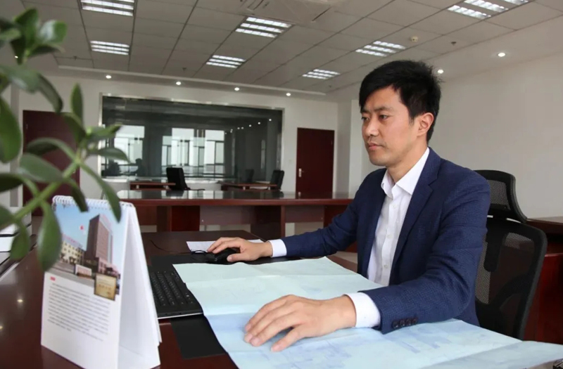 海安名匠丨江蘇鵬飛集團(tuán)股份有限公司設(shè)計(jì)中心主任，高級(jí)工程師、高級(jí)技師李曉平